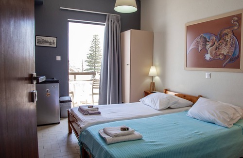 Agia Marina Hotel | Affordable double room w/sea view on Agia Marina beach
