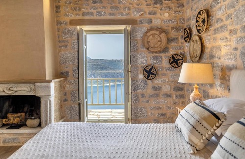Karavostasi House | Akrolithi Guesthouse