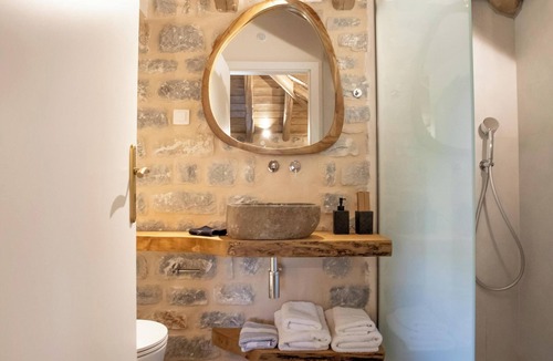 Karavostasi House | Akrolithi Guesthouse