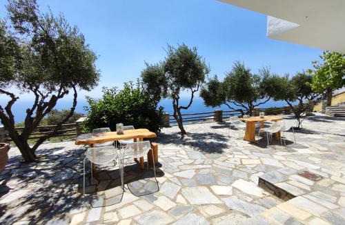 Ydrousa House | Alia's sea view villa & studios