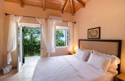 Drimonas House | Almond Tree House Relaxing