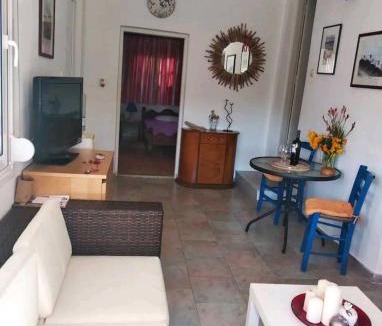 Pyrgos House | Amaryllis sweet home