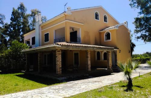 Lefkimmi House | Antonia Beachfront Villa