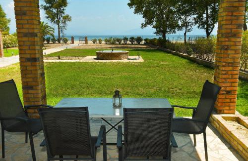 Lefkimmi House | Antonia Beachfront Villa