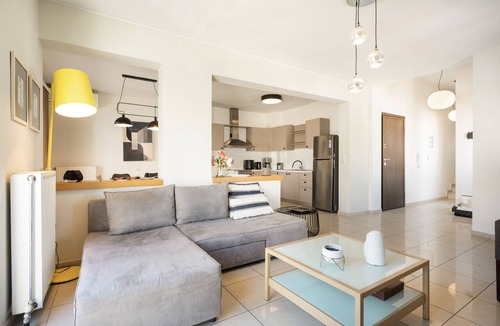 Limenas Chersonisou Apartment | Apartment 'Anthi's' with Mountain View, Wi-Fi and Air Conditioning