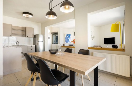 Limenas Chersonisou Apartment | Apartment 'Anthi's' with Mountain View, Wi-Fi and Air Conditioning