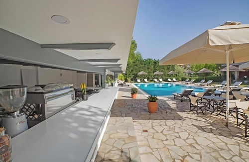 Tzavros House | Apartment 'Corfu Club Maisonette 4' with Shared Pool, Wi-Fi and Air Conditioning