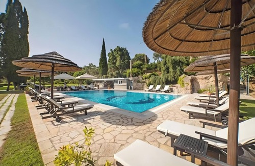 Tzavros House | Apartment 'Corfu Club Maisonette 1' with Shared Pool, Wi-Fi and Air Conditioning