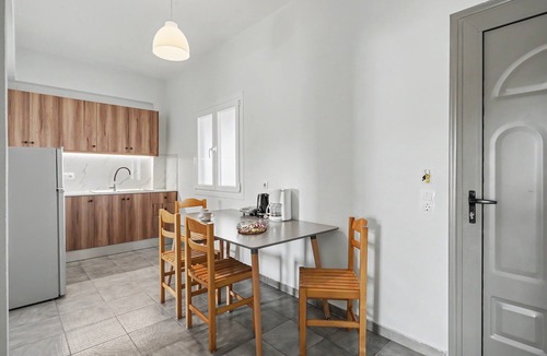 Acharavi Apartment | Apartment 'Deluxe Quadruple Room 1' with Mountain View, Wi-Fi and Air Conditioning