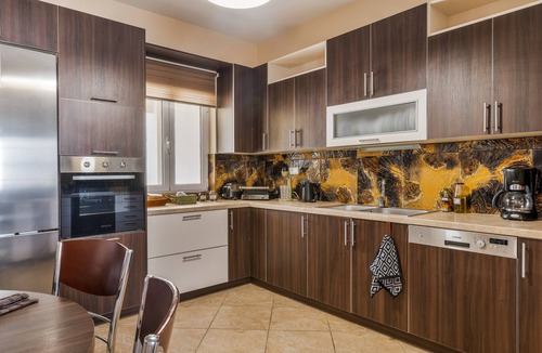 Aigio Apartment | Apartment 'Family Home' with Sea View, Wi-Fi and Air Conditioning