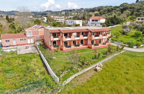 Arillas Apartment | Apartment 'Giannis 9' with Shared Garden, Wi-Fi and Air Conditioning