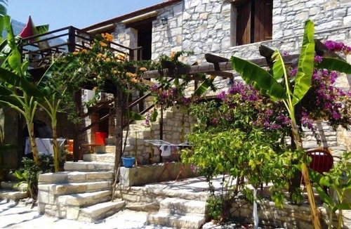 Vlichada Apartment | Apartment in a holiday home