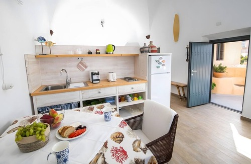 Finikia Apartment | Apartment in A Hotel 'Honeymoon in Finikia - Oi' with Wi-Fi and Air Conditioning