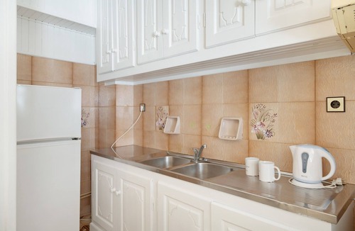Mykonos Town Apartment | Apartment 'Le Coq' with Balcony, Wi-Fi and Air Conditioning