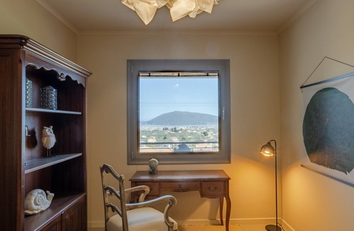 Apolpaina Apartment | Apartment 'Lefkadia's Bayview 1' with Sea View, Wi-Fi and Air Conditioning