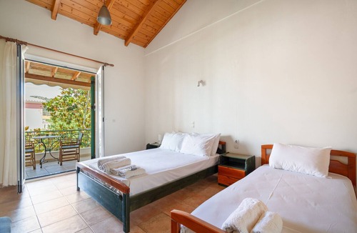 Kalamitsi Apartment | Apartment 'Lenia Studio 1' with Mountain View, Wi-Fi and Air Conditioning