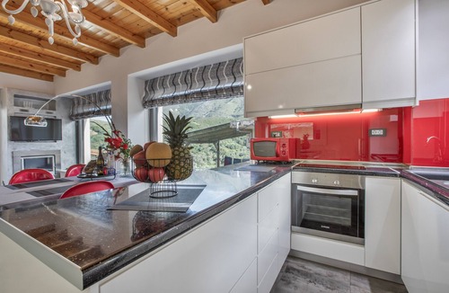 Filaki Apartment | Apartment 'Modern' with Mountain View, Wi-Fi and Air Conditioning