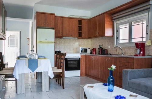 Kardhakata Apartment | Apartment 'Moulinos Cottages Ioanna' with Shared Terrace, Wi-Fi and Air Conditioning