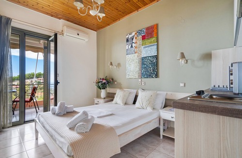 Kalamitsi Apartment | Apartment 'Nontas Home 33' with Sea View, Wi-Fi and Air Conditioning
