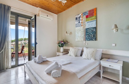 Kalamitsi Apartment | Apartment 'Nontas Home 33' with Sea View, Wi-Fi and Air Conditioning