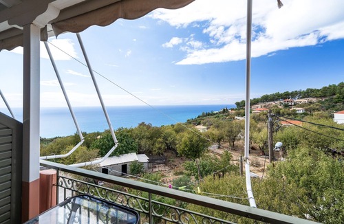 Kalamitsi Apartment | Apartment 'Nontas Home 33' with Sea View, Wi-Fi and Air Conditioning