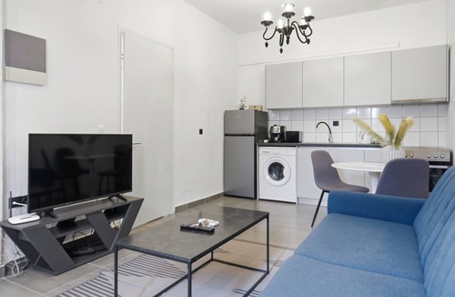 Limni Apartment | Apartment 'One-Bedroom' with Mountain View, Wi-Fi and Air Conditioning