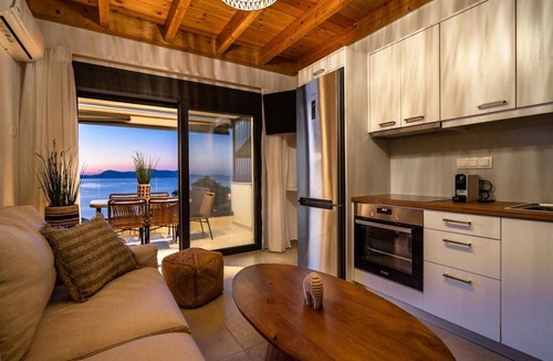 Katouna Apartment | Apartment 'Panoramic Ocean View Suite' with Sea View, Wi-Fi and Air Conditioning