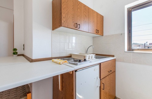 Agia Marina Apartment | Apartment 'Popi 2-Bedroom' with Mountain View, Wi-Fi and Air Conditioning