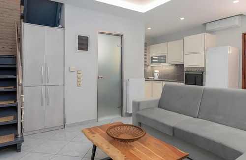 Argostoli Town Apartment | Apartment 'Skala' with Private Terrace, Wi-Fi and Air Conditioning