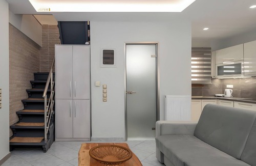 Argostoli Town Apartment | Apartment 'Skala' with Private Terrace, Wi-Fi and Air Conditioning