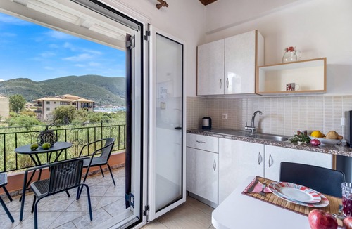 Vassiliki Apartment | Apartment "Studio Rea" with Sea View, Garden & Wi-Fi