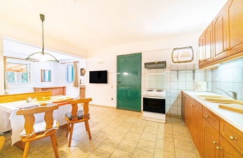 Agios Spyridon Corfu Apartment | Apartment 'Tanjas' with Private Garden, Balcony and Wi-Fi