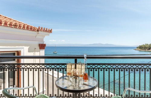 Gythio Apartment | Apartment 'The Lalouda Of Mani' with Sea View, Wi-Fi and Air Conditioning