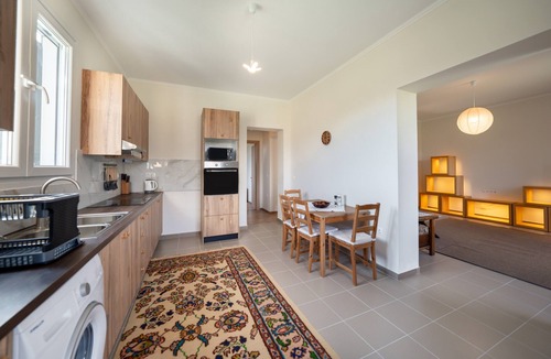 Dafnata Apartment | Apartment 'The White House in Mesoggi' with Mountain View, Wi-Fi and Air Conditioning