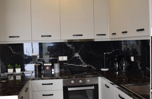 Spanokhorion Apartment | Apartment 'Thoe 4' with Sea View, Wi-Fi and Air Conditioning