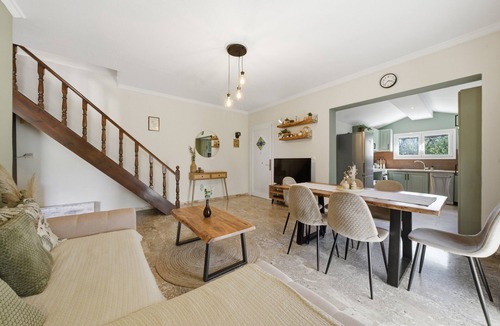 Peroulades Apartment | Apartment 'Villa Logas 2' with Mountain View, Wi-Fi and Air Conditioning