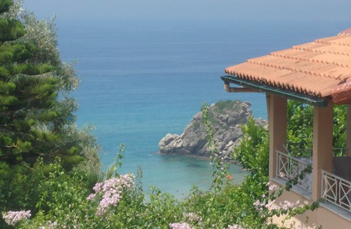 Sinarades Apartment | Apartment with garden "Tonia"