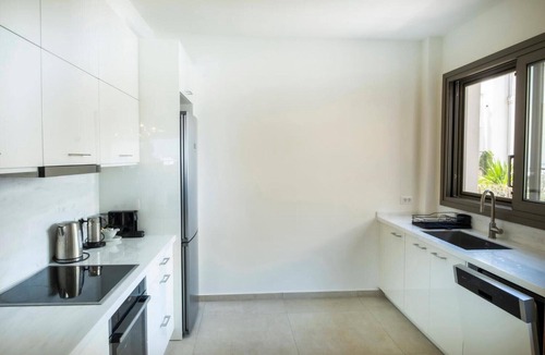 Agios Nikolaos Apartment | Apartment 'With Lake View, Jacuzzi' with Sea View, Wi-Fi and Air Conditioning