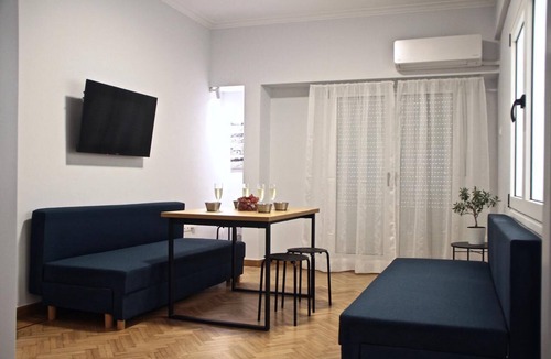 Plaka Apartment | Apollo & Nike 1952-2025 Stylish 2-Bedroom apartment next to Syndagma Square