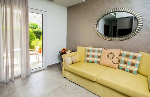 Polichrono Apartment | Appartement in Pallini mit Eigenem Balkon by Interhome