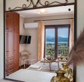 Apolpaina House | Aquilina