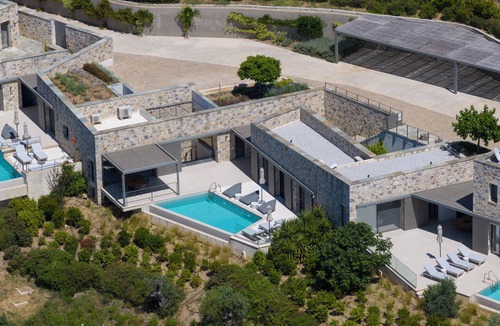 Skiathos Villa | Architect-designed villas with infinity pools 4 min walk from relaxing beach