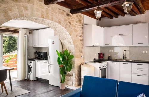 Spartylas House | Art House Seaview & Jacuzzi Spartylas Sleeps 4
