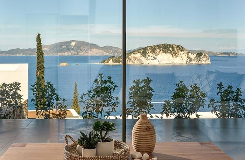 Marathias House | As part of our Luxury Collection, this house offers an extra degree of luxury in the form of, for ex