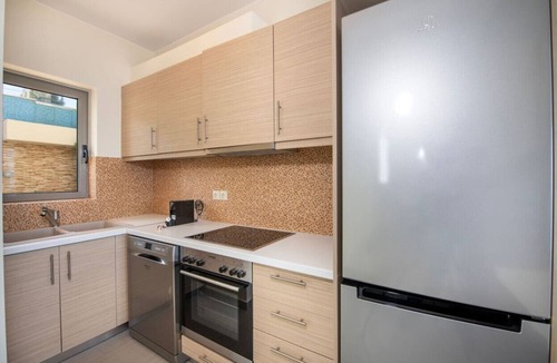 Plaka Apartment | Ashlin Seaside Luxury Apartment