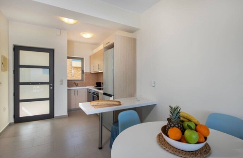 Plaka Apartment | Ashlin Seaside Luxury Apartment