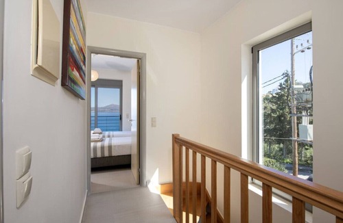 Plaka Apartment | Ashlin Seaside Luxury Apartment