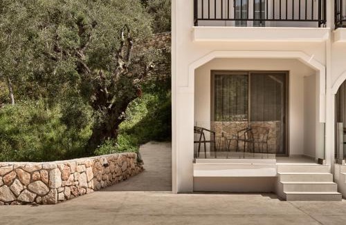 Limni Keri Hotel | Avra Suites