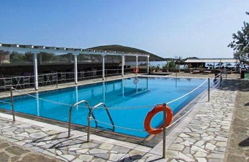 Myrina Apartment | Beachfront Maisonette With Pool