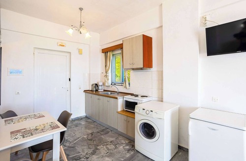 Pylos-Nestoras Apartment | Beachfront Nest Memi, Koroni-Seaheaven House B4